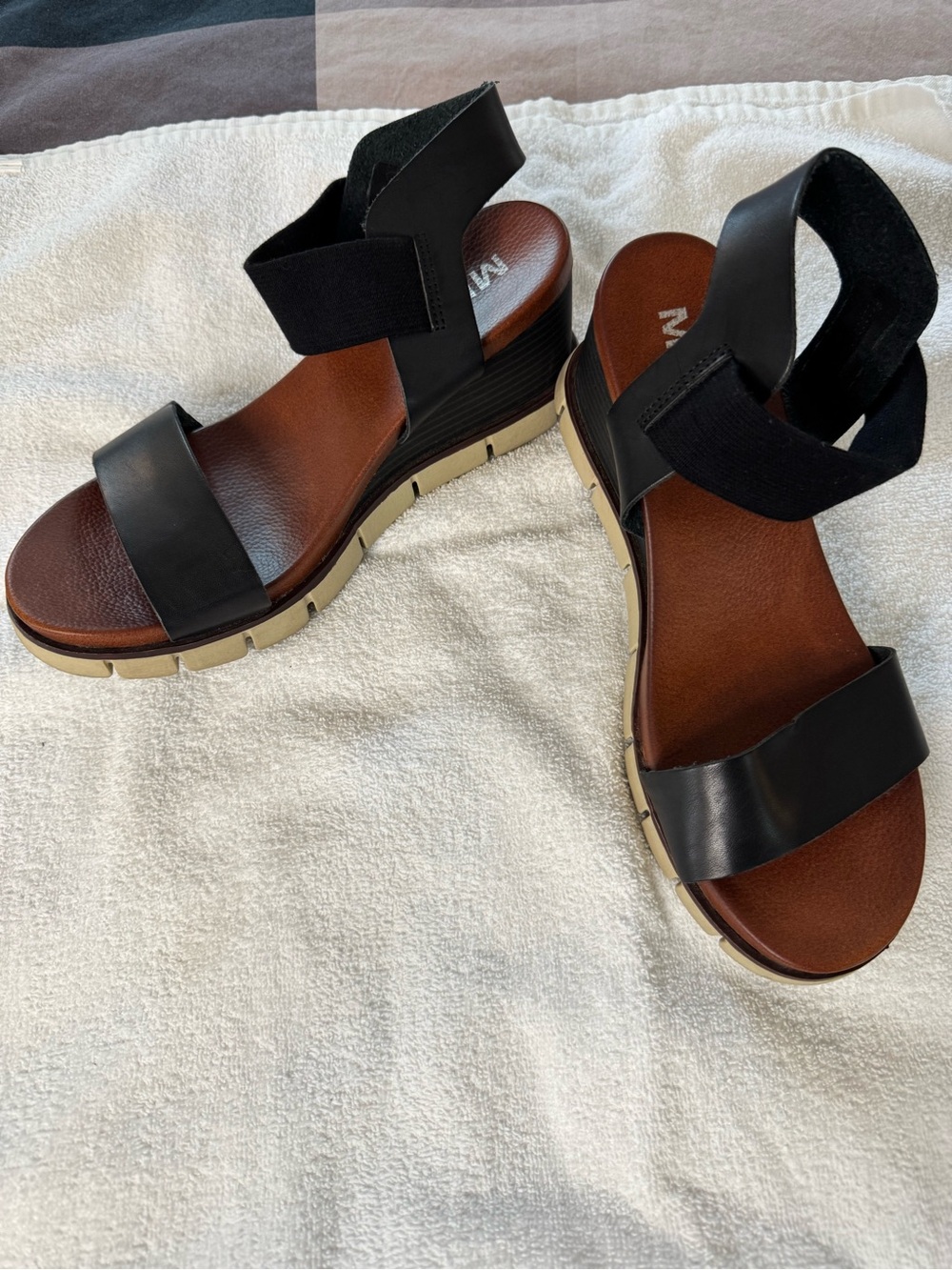 MIA Black Leather Elastic Strap Platform Sandals